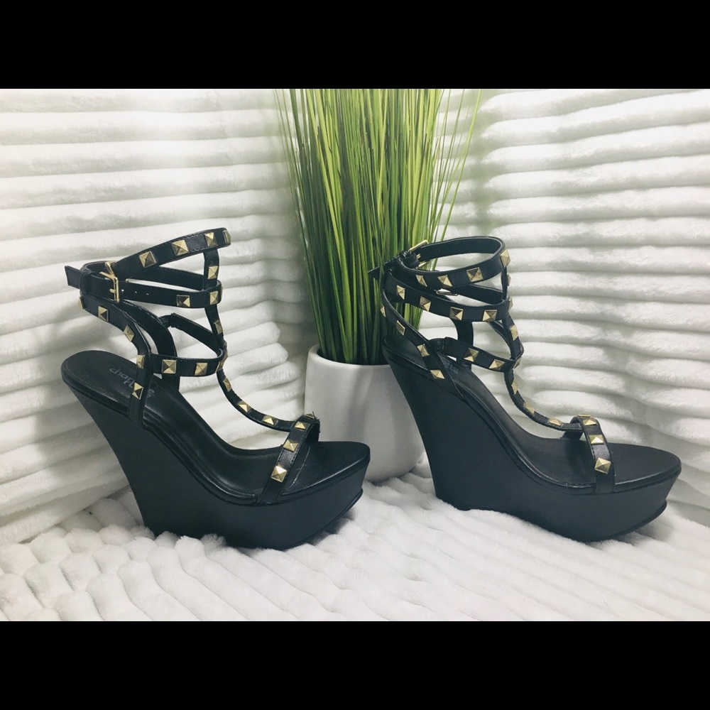 Comfy flat heel party shoes.
